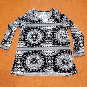 NWT LulaRoe long sleeve black & white top 2XL